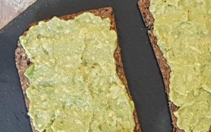 Tartinade d’avocat et pain Schnitzer au sésame